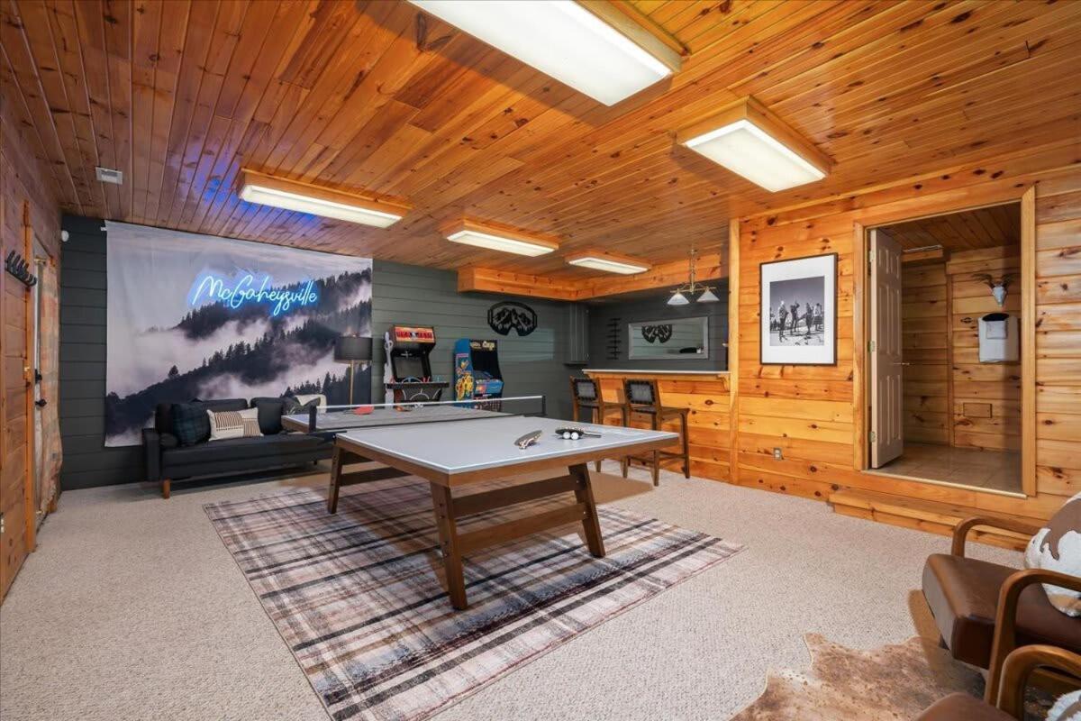 Movie Theater Arcade Hot Tub Grill Views Villa McGaheysville Eksteriør bilde